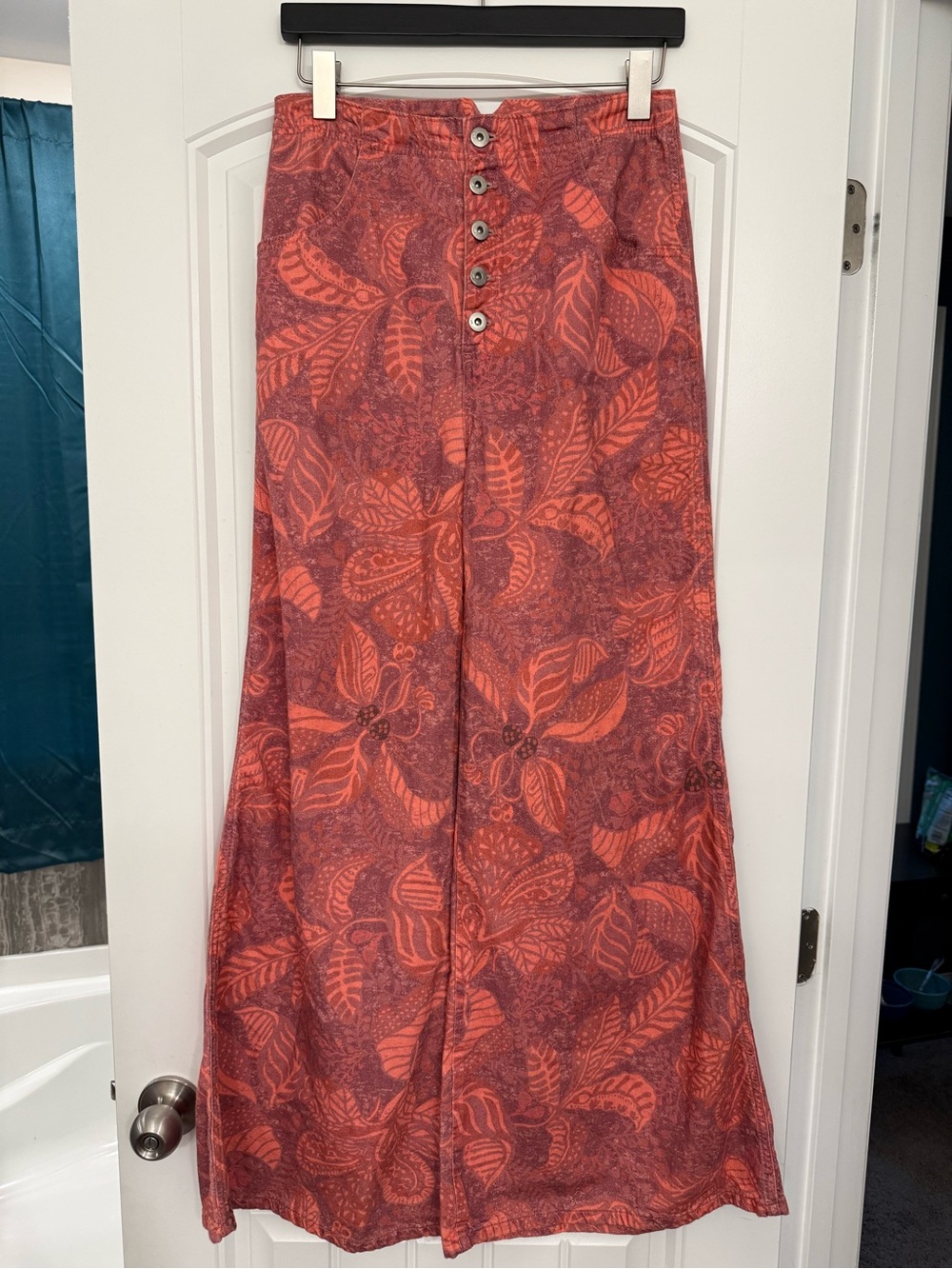 Pilcro high rise button fly floral flared pants, size 28 - Picture 4 of 8